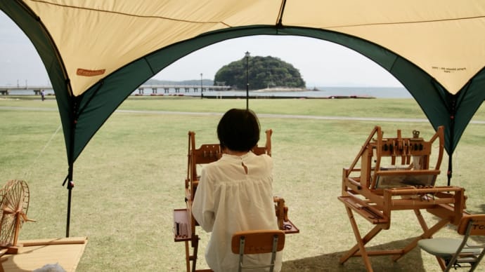 今日はタープドームで手織体験でした