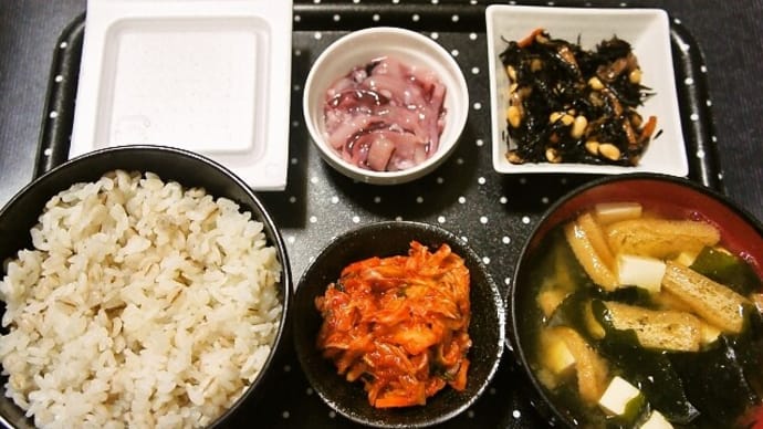 家で朝ご飯(ビタバァレーご飯に豆腐とわかめと油揚げの味噌汁、イカ糀漬け、ひじきの煮物等)(2020年10月2日)
