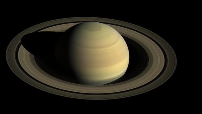 土星の環は数億年前に2つの衛星が衝突して作られた!? 衛星の軌道がある位置まで広がると衝突につながるようです