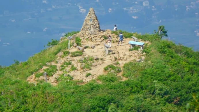 真夏の白馬連峰・・・五竜岳につながる・・・遠見尾根を歩く