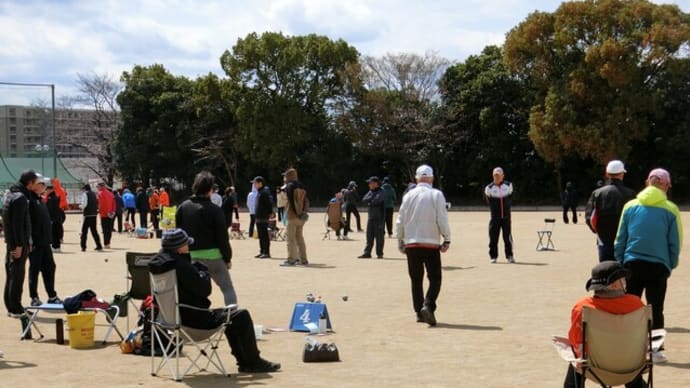 宝塚市立スポーツセンターで「ペタンク大会」をしていました