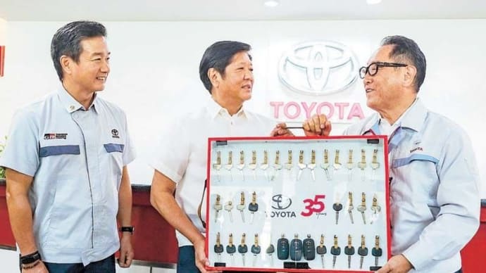 トヨタ、大統領府に新車35台を寄贈
