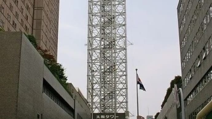 大阪タワー と ホテルプラザ、そして ウルトラマン