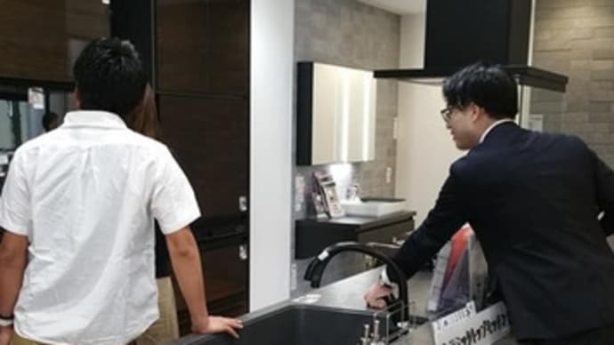 (仮称)暮らしのシーンに和モダンのエスプリが集う格子の家新築計画設計デザイン・LDKとキッチンレイアウト、和風モダンの雰囲気から使い勝手とアイランド・対面式でI型レイアウト。