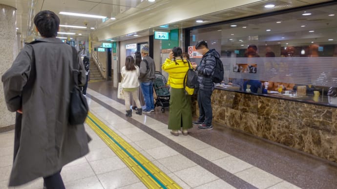 栄 森の地下街の朝、同じく10時少し前くらい