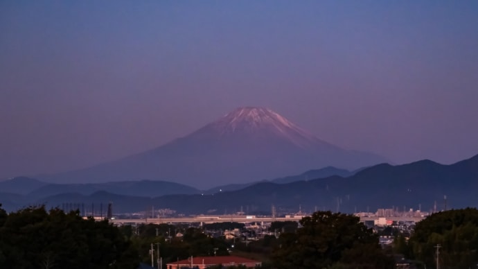 31/Oct  朝焼けの富士山と朝焼けのカワセミ