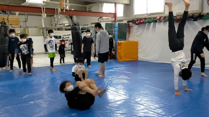 (土)☆子どものマット運動動画☆
