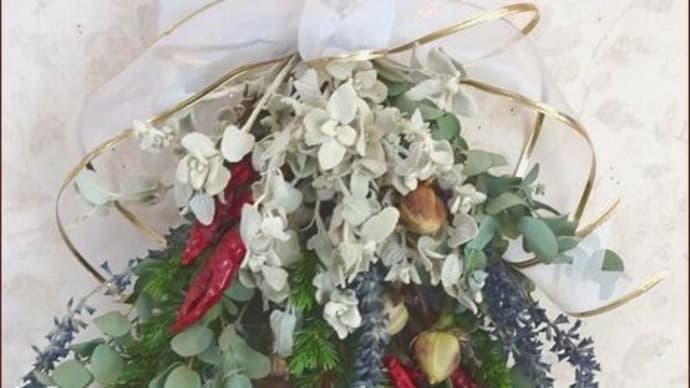 庭の植物で作るＸｍａｓリース・スワッグ（１）