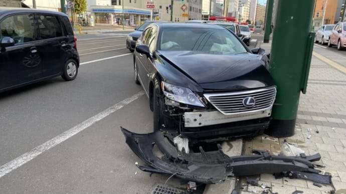札幌市で30代男性が運転する乗用車が電柱に衝突。衝突前に意識を失ったか。