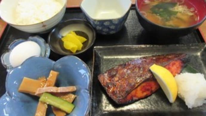 8回目「お食事処 肴町」、日替りワンコイン朝食。この日は、ぶりの味噌漬け焼き。