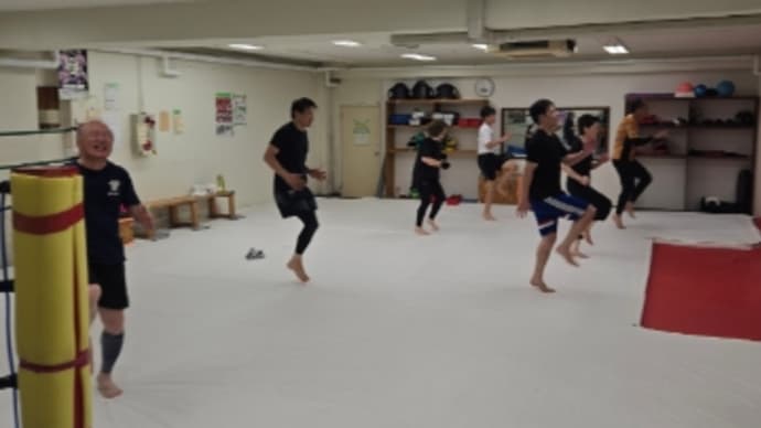 この写真見れば、年齢関係ない!楽しくやる!…(火)総合格闘技/修斗クラス19:30〜