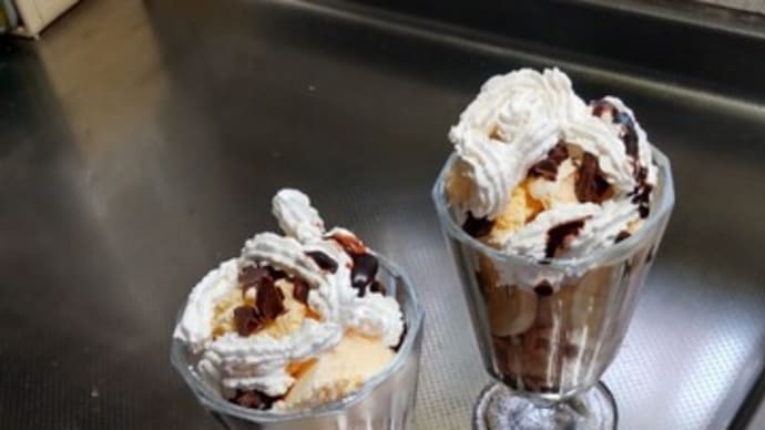 今日のおやつ チョコバナナパフェ
