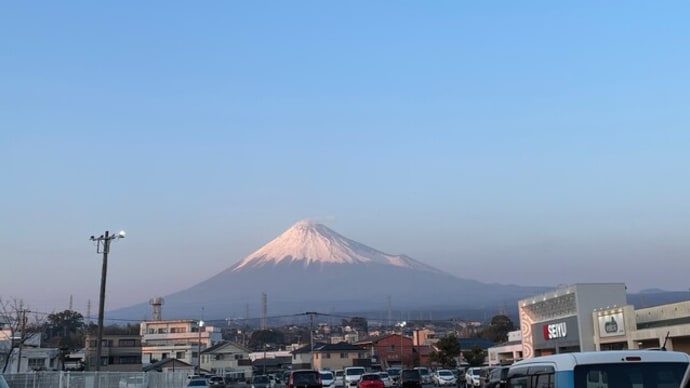 霞んだ富士山