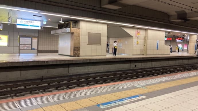動いて変化を