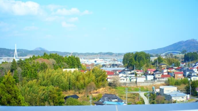 気仙沼合庁の屋上から望む橋