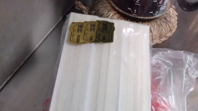 |M3305|ウチ食べしま専科:花山ひも川うどんと吉野家牛丼の具(冷凍)で家内が作った花山ひも川青ねぎ牛肉つけ汁うどん(麺アツ)で身体の芯から温もりました!