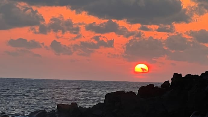 藍ケ江の夕方の海と空と夕日☀️と足湯きらめき♨️