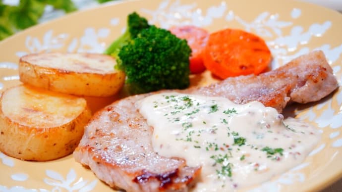 豚肉のソテー☆粒マスタードクリームソース&新玉ねぎのレンジピクルス