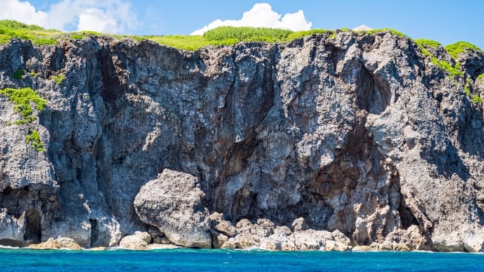 伊良部島の崖