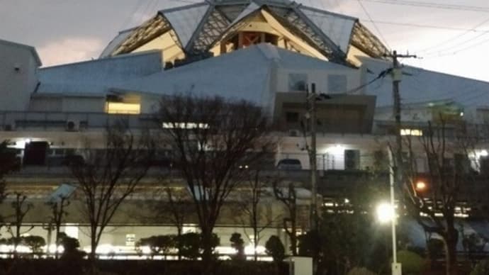 SF映画に出てくるようなこの建物は・・?