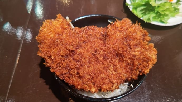 イタリアンからエスニックに業態変更でランチ開始❗素晴らしい『ソースカツ丼』でした❗❗❗・・・LAUT(泉崎)