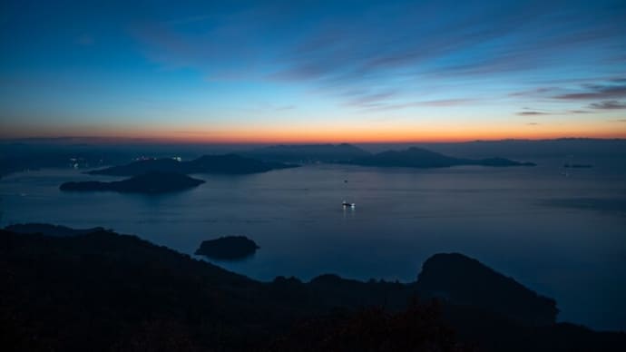 新年 あけましておめでとうございます 「龍が海の川に棲みつく」