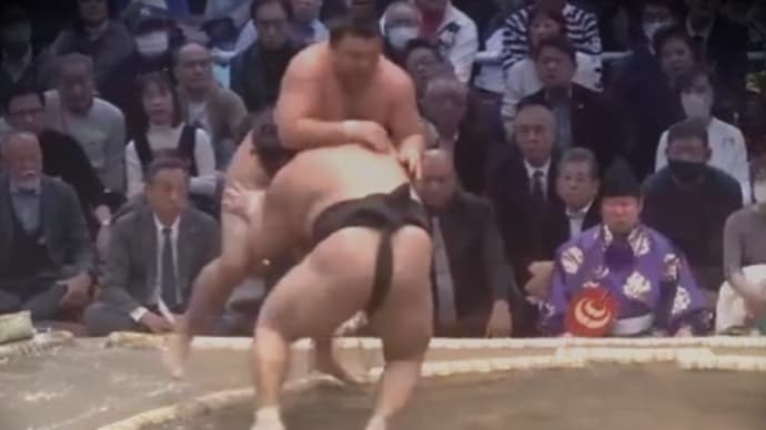 霧島の全敗も心配になったりする。