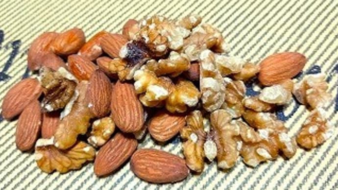 在宅勤務で鶏の手羽元がヘルシー美味くて晩はパリッとソーセージ