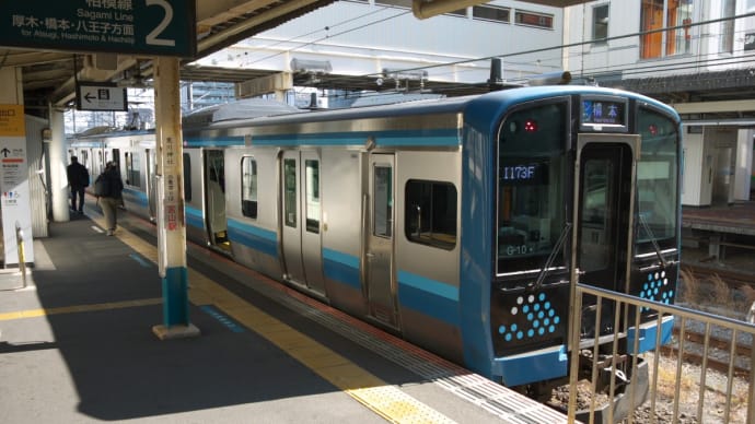 茅ヶ崎駅に停車中の相模線1173F 各駅停車橋本行き