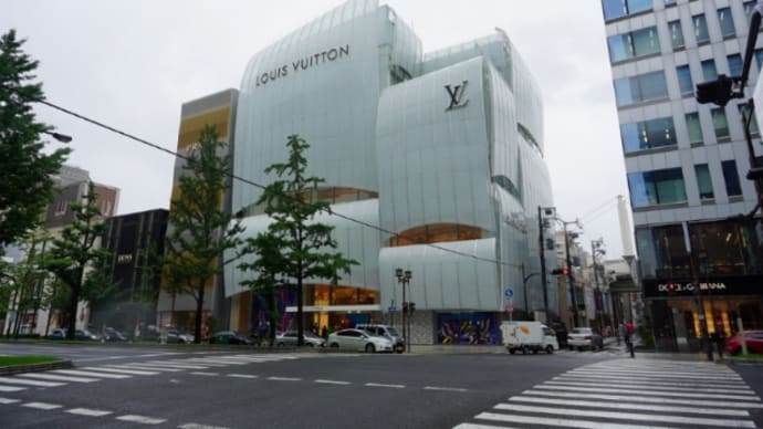迎える形　ルイ・ヴィトン メゾン 大阪御堂筋店/青木淳

