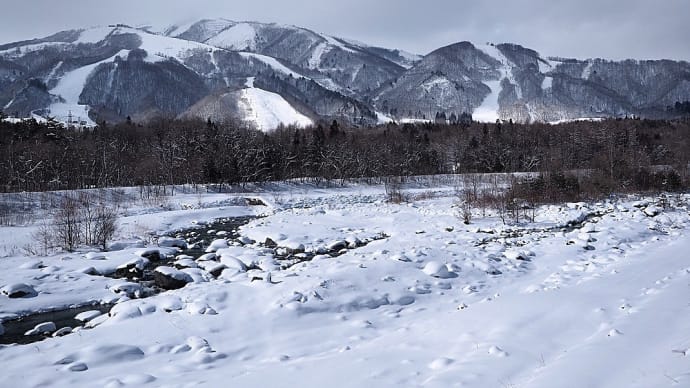 ★白馬村　松川に掛かる橋の上からの雪景色　2020
