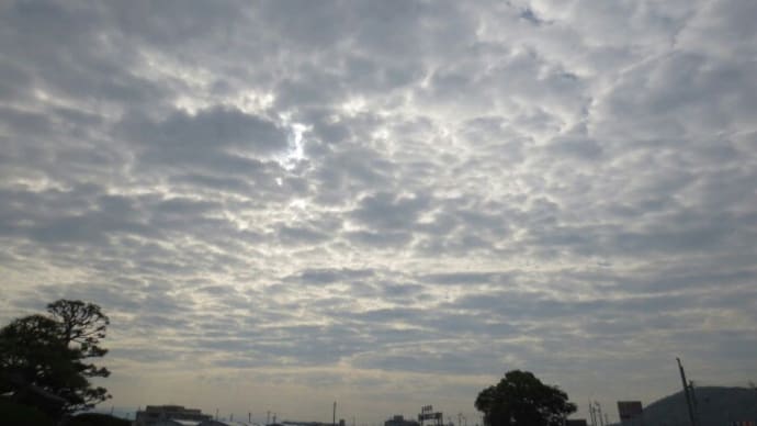 雲の多い 朝