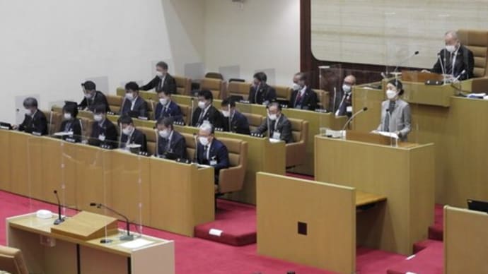 代表質問で登壇しました。