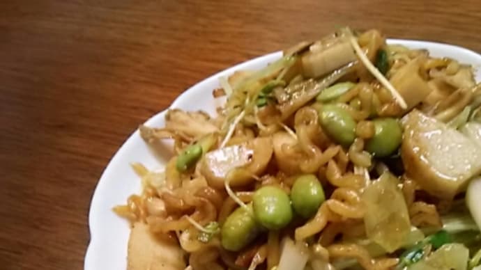 食感が楽しい焼きそば・蒲鉾を活かす