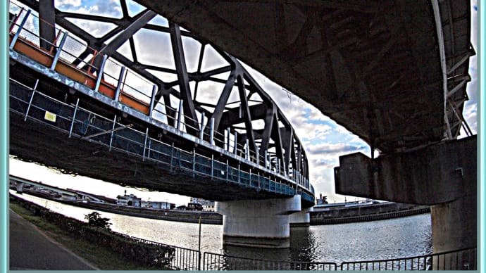 下から見上げる神崎川橋梁