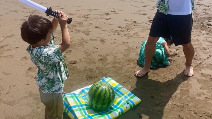 夏の思い出　宇佐美海岸　スイカ割りと砂遊び