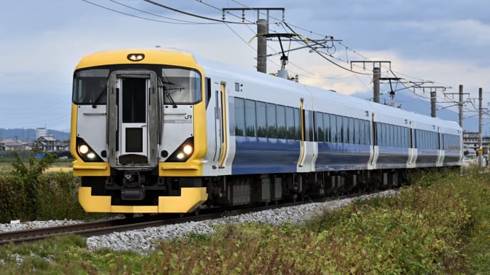 E257系 NB-11編成 団体臨時列車を撮りました・・・　☆にわか雨が止んで、虹が出て、日が射して・・・