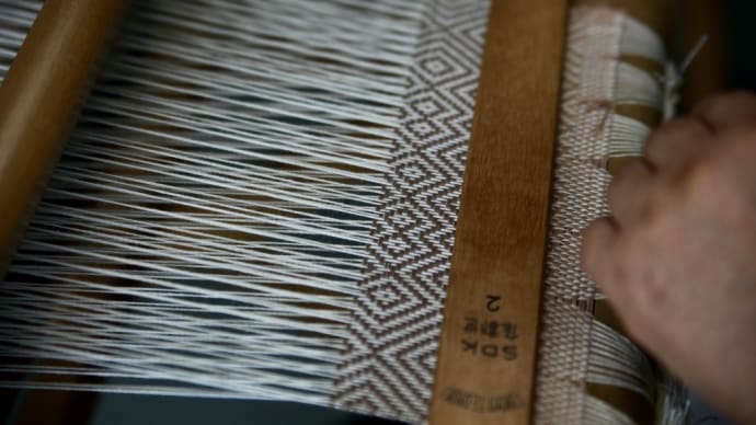 Oguraさんの綾織組織で織っています