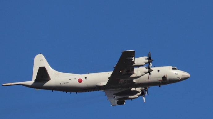 珍しくP-3Cが上空通過