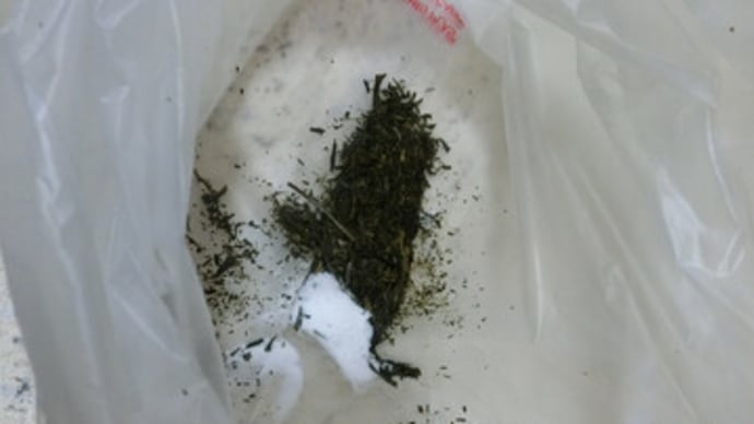 お茶と重曹のお湯に足をつけて、水虫、爪の感染症を根治！
