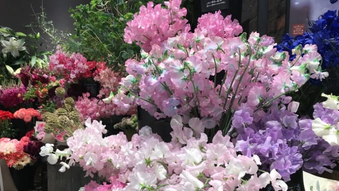 駅の花屋さん・愛妻の日近し