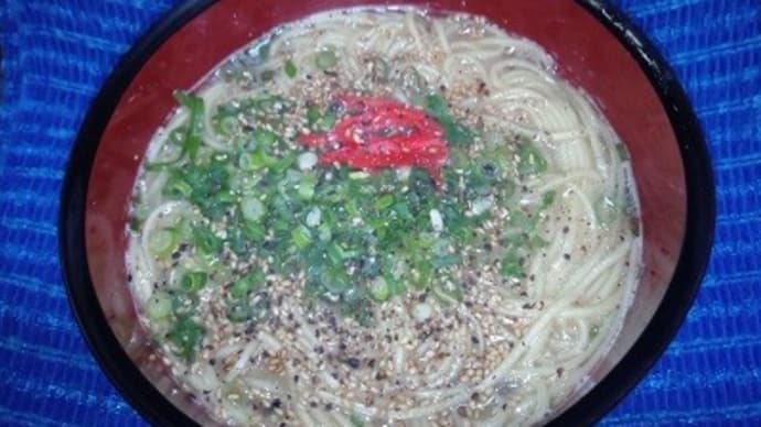 【03/05晩御飯】マルタイ/屋台とんこつ味ラーメン、フカヒレスープ仕上げにしたんだね:D