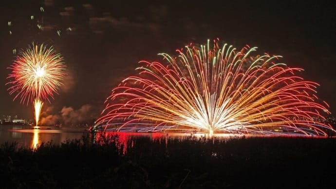 手賀沼花火 幻想的な水中花火・ジャンボスターマインなど