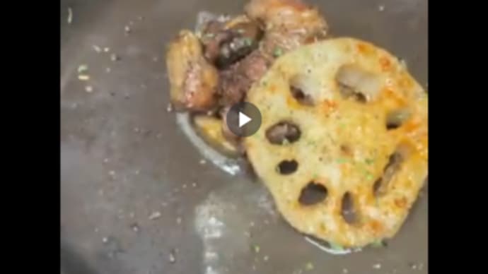 豚肉の炭火焼き。 蓮根の唐揚げ、ミルフィーユ仕立て