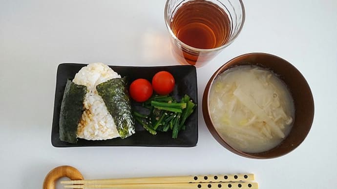 5月23日 おにぎり朝定&朝食みたいな昼食&肉野菜炒め定食。