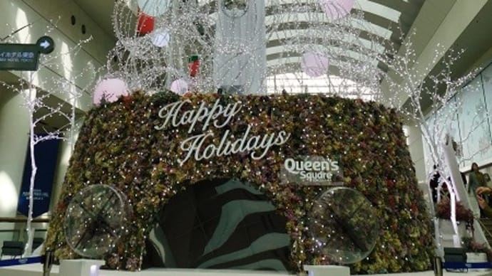 #8015 Queens Squre の Happy Holidays