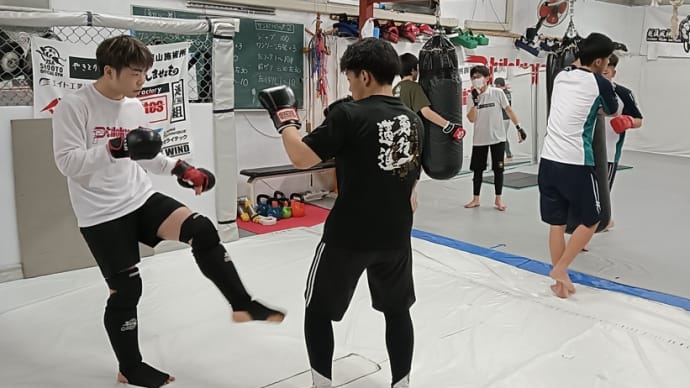 亀田▶(月)キックボクシング初級&一般クラス