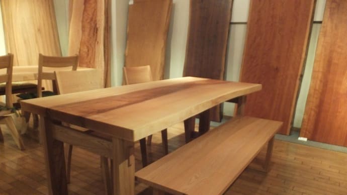 ３２４、一枚板テーブル、その他のご案内、そして、いろいろな１２月の事。　一枚板と木の家具の専門店エムズファニチャーです。