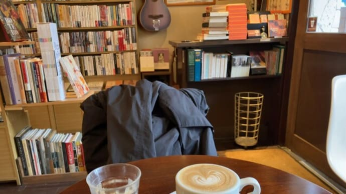 千駄木「Books &Café Bousingot(ブーザンゴ)」に入る