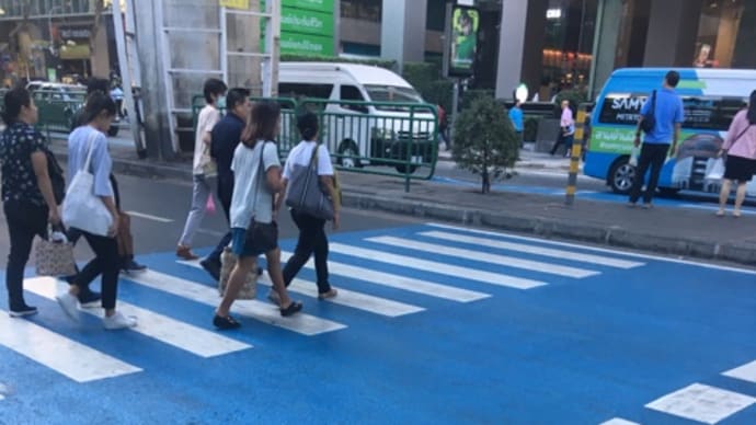 青い道。